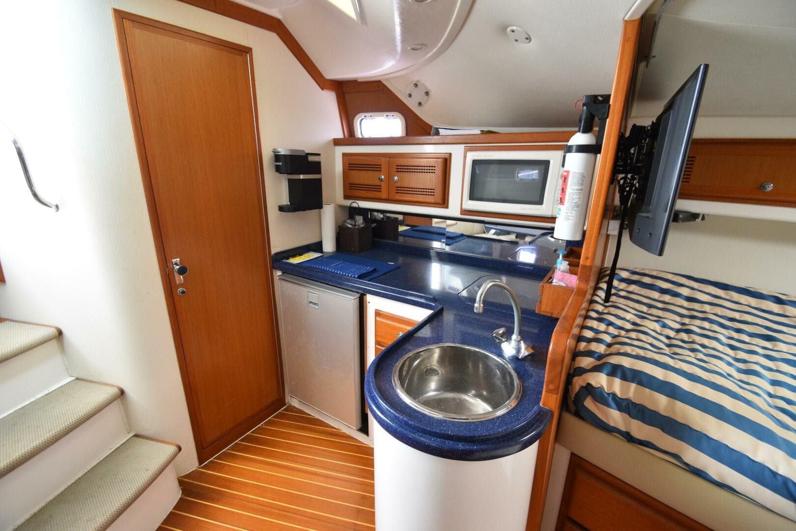 2001 Cabo 35 Express — photo 8