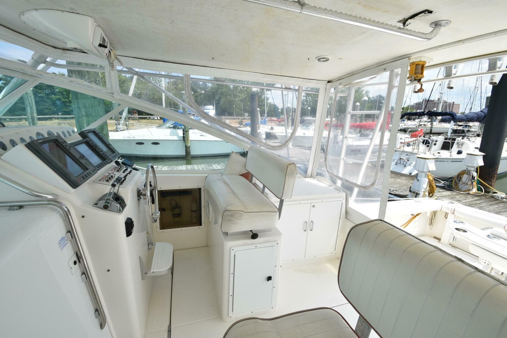 2001 Cabo 35 Express — photo 21