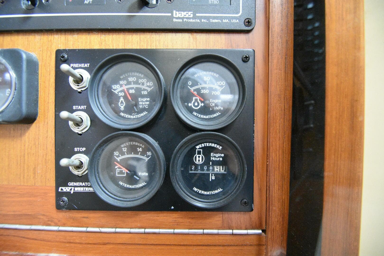 2001 Cabo 35 Express — photo 12