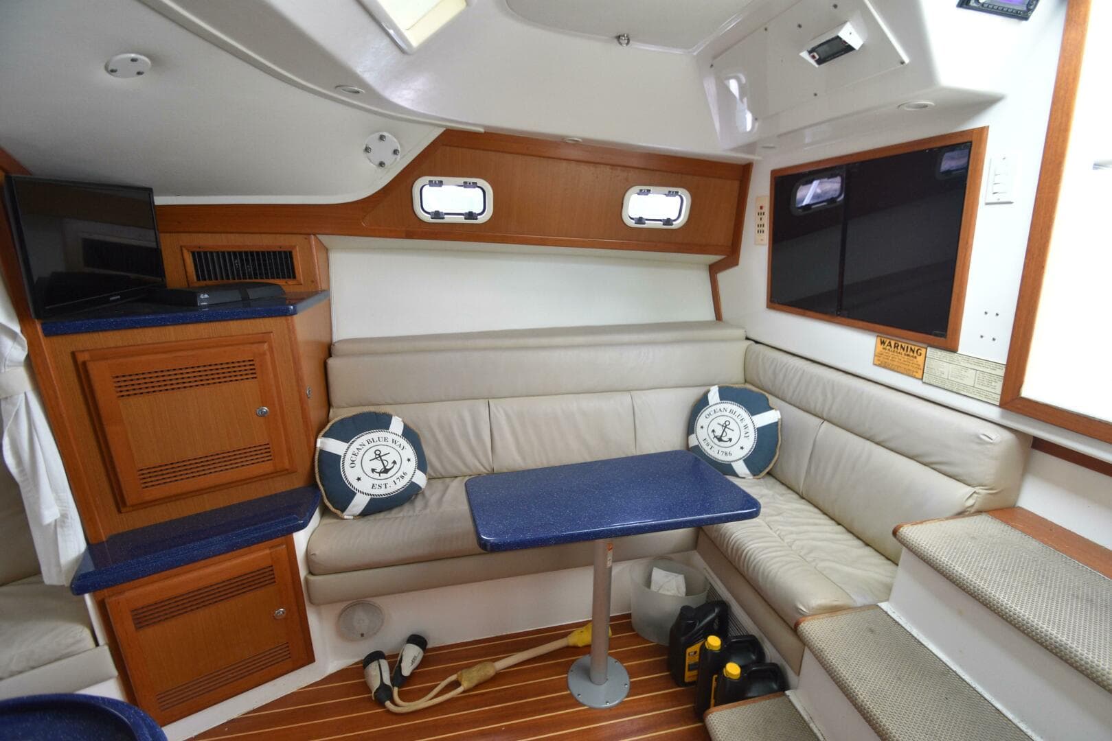 2001 Cabo 35 Express — photo 10