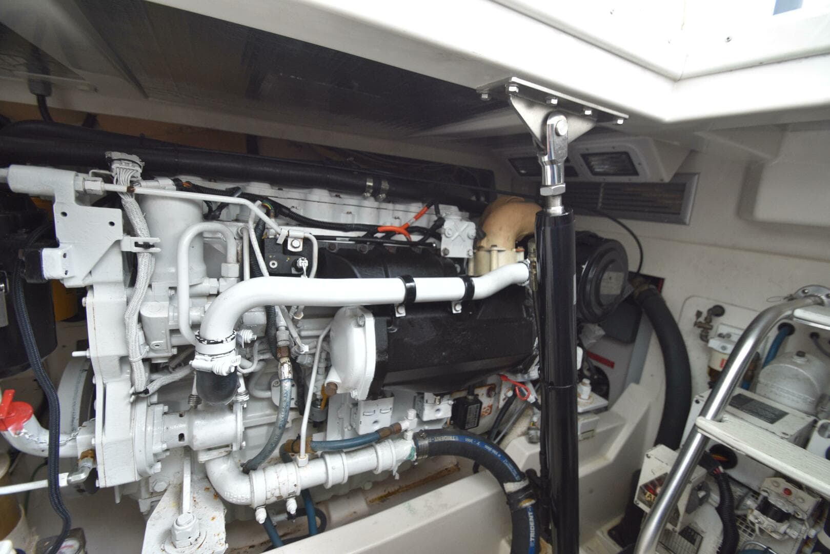 2001 Cabo 35 Express — photo 30