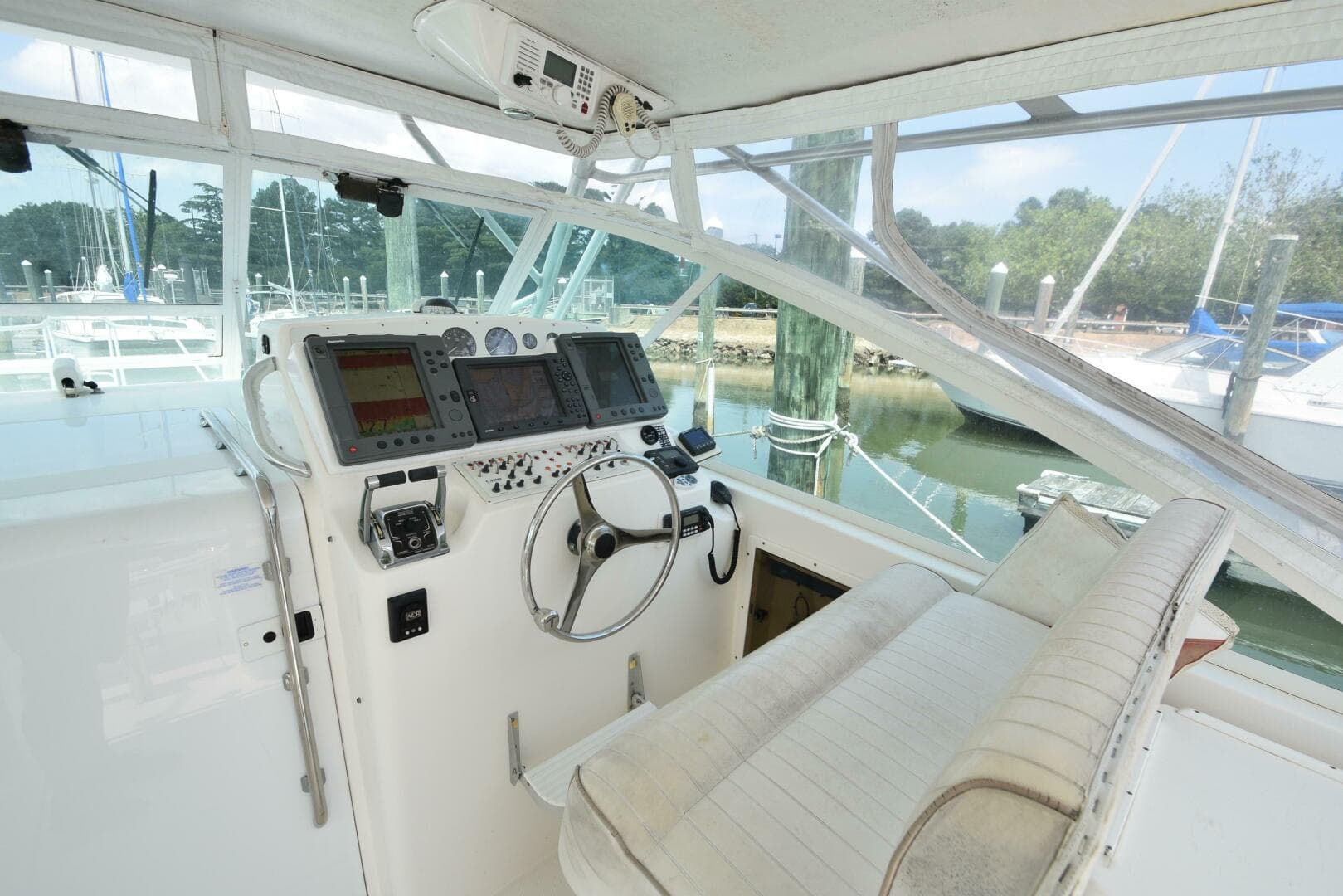 2001 Cabo 35 Express — photo 14