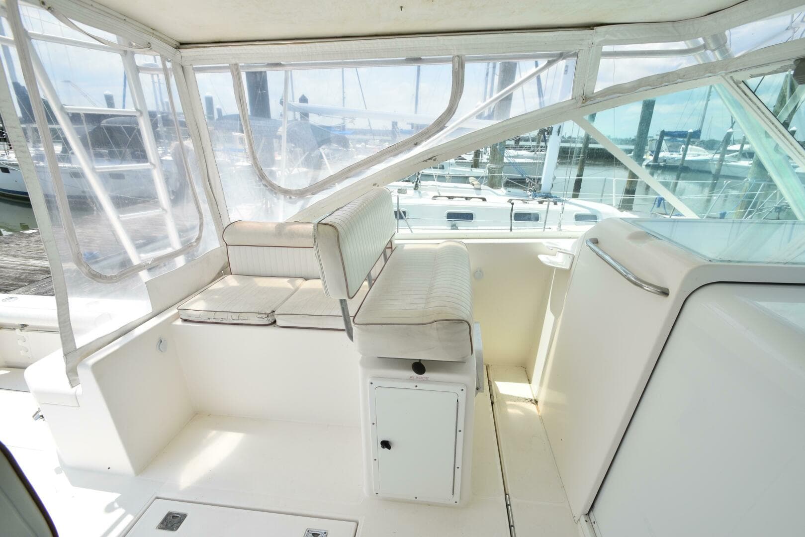 2001 Cabo 35 Express — photo 15