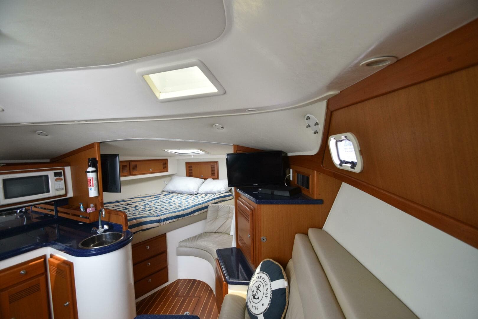 2001 Cabo 35 Express — photo 7