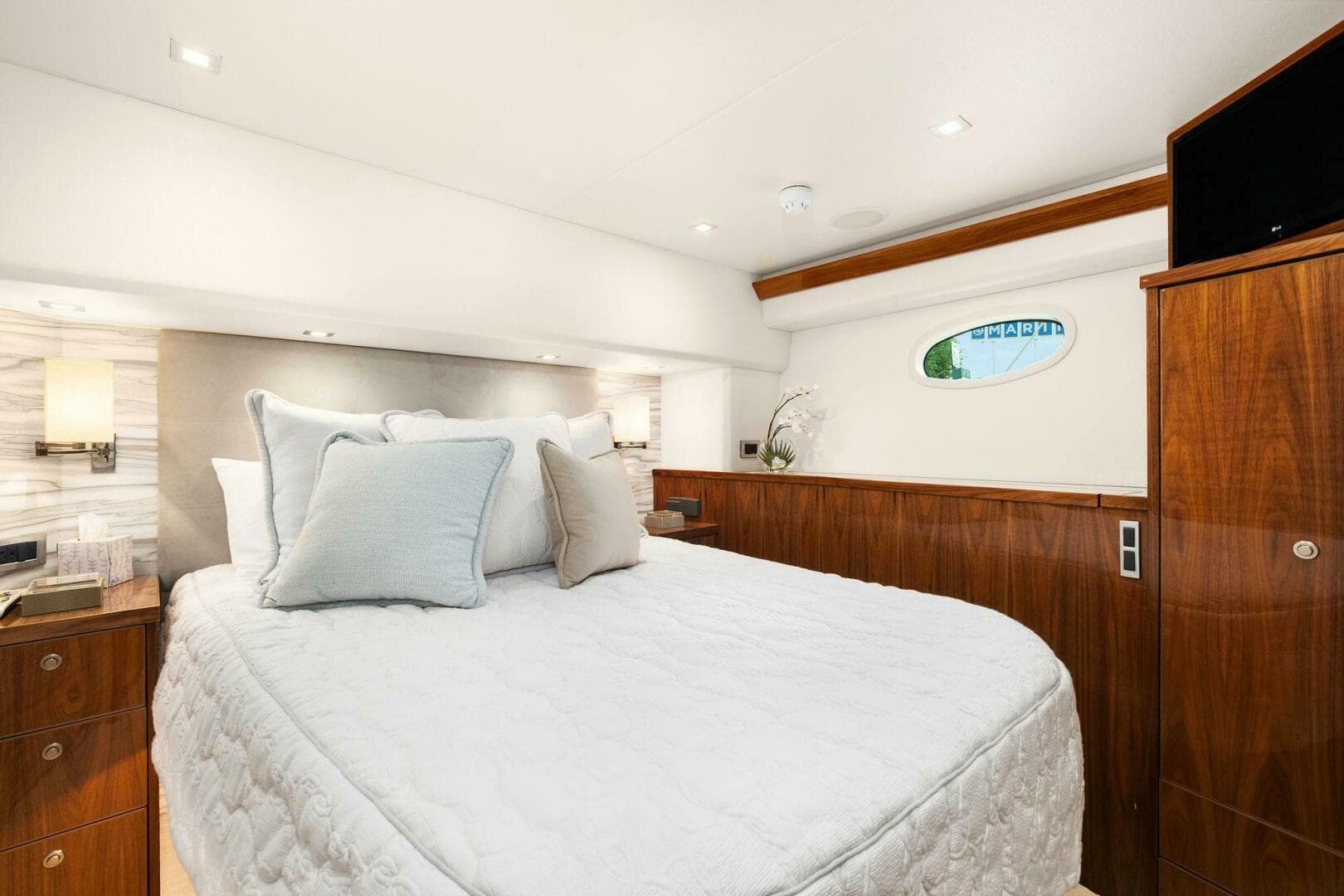 2022 Viking 75 — photo 51