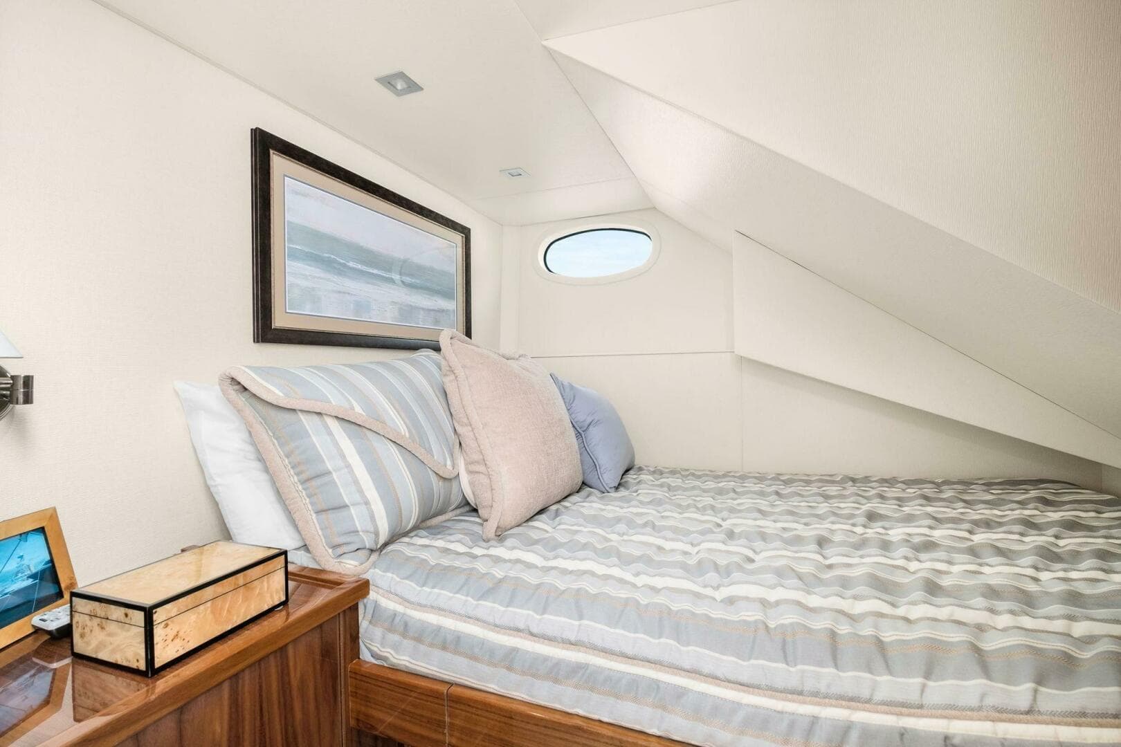 2022 Viking 75 — photo 41