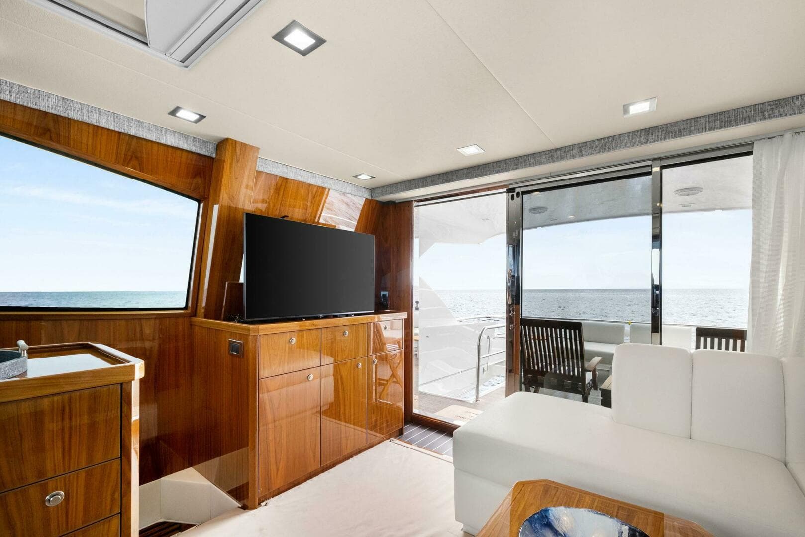 2022 Viking 75 — photo 12