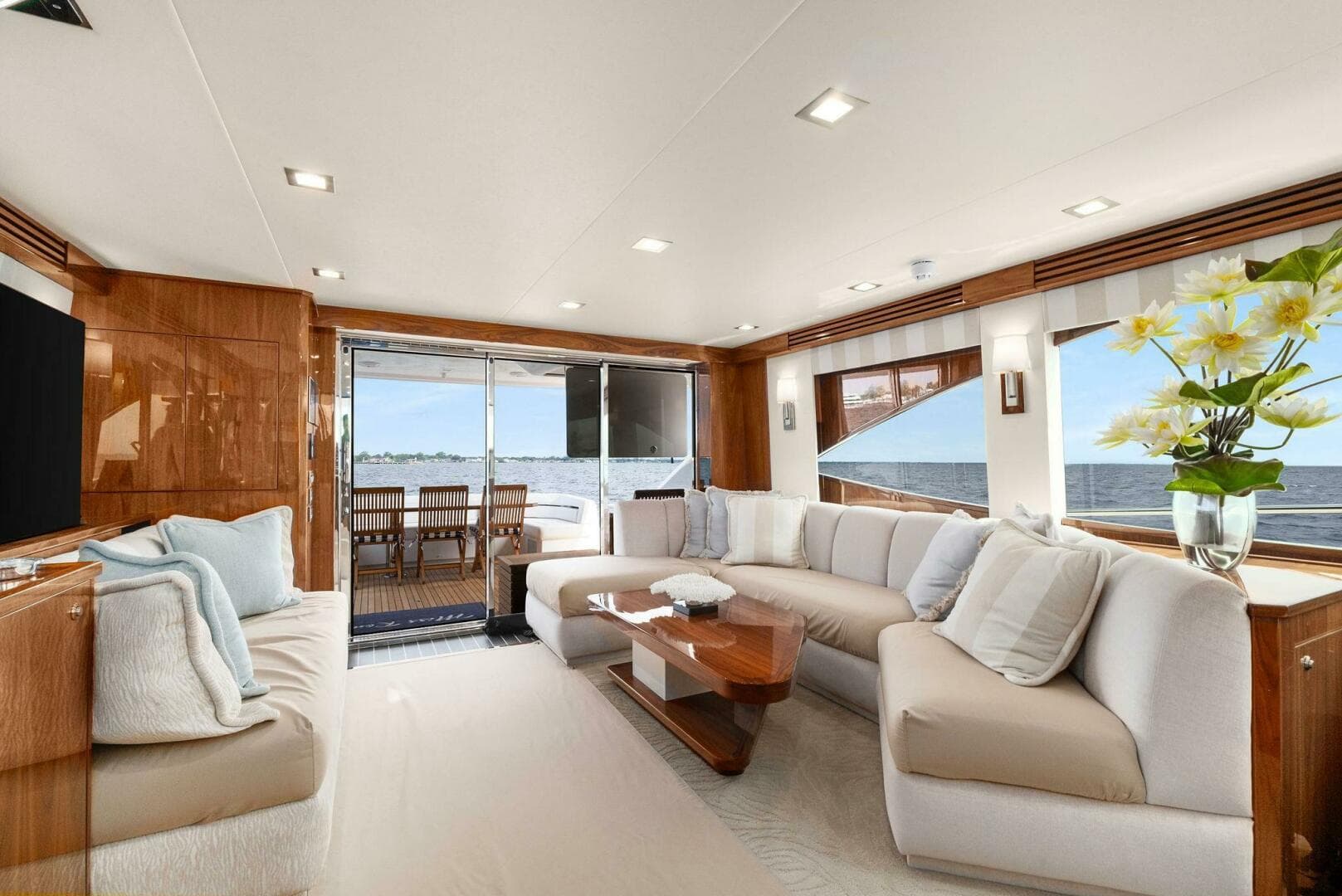 2022 Viking 75 — photo 24