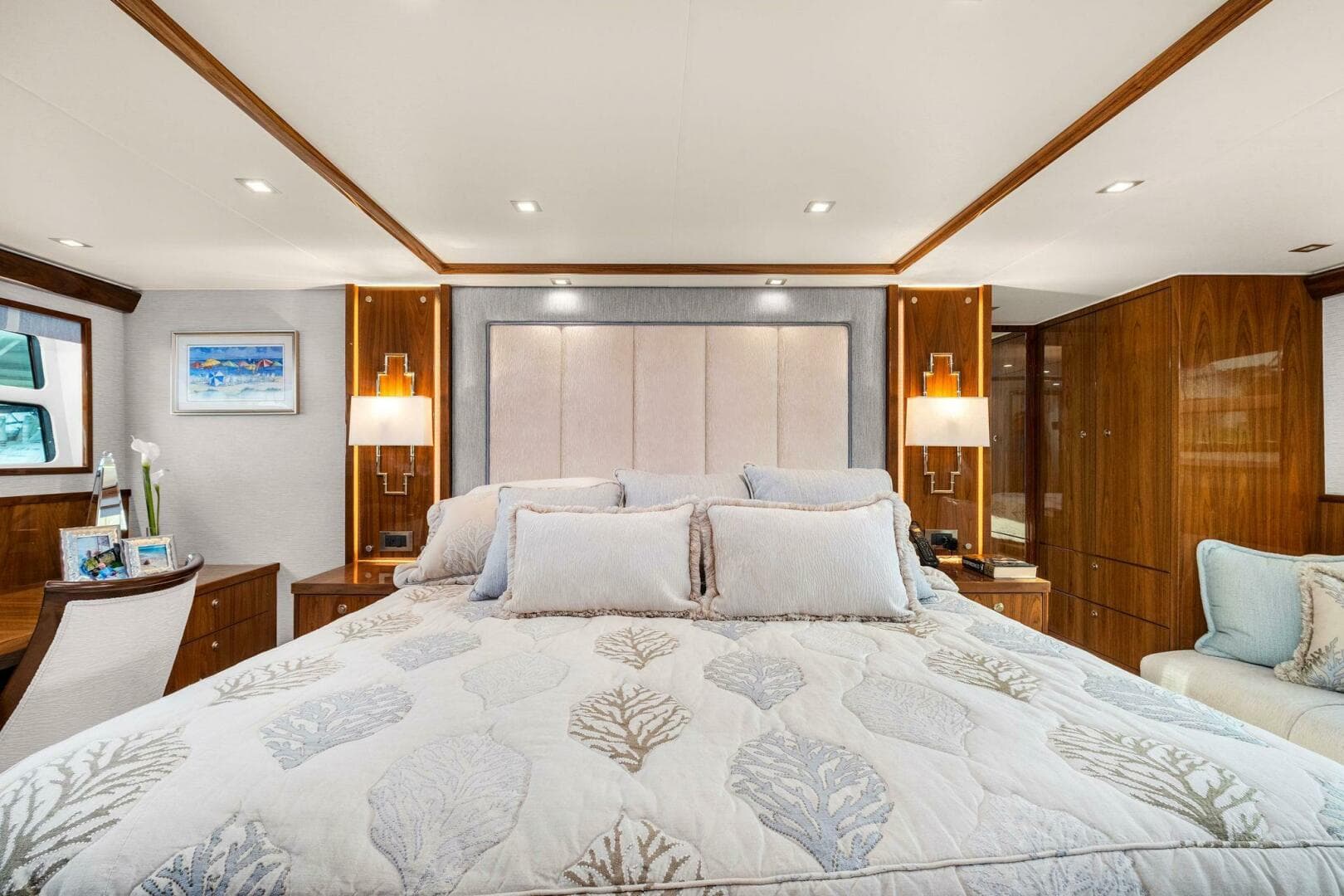 2022 Viking 75 — photo 19