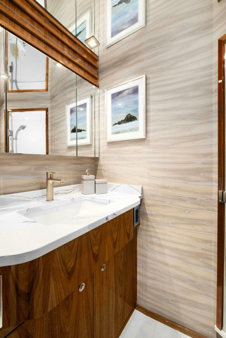 2022 Viking 75 — photo 25