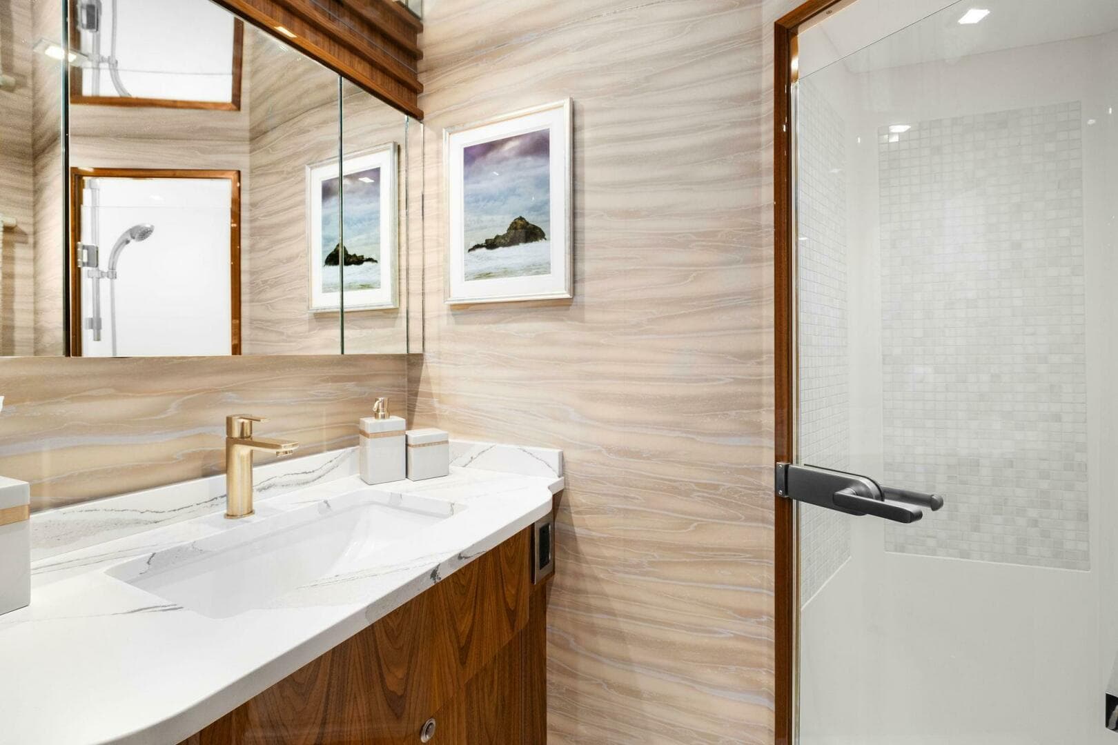 2022 Viking 75 — photo 31