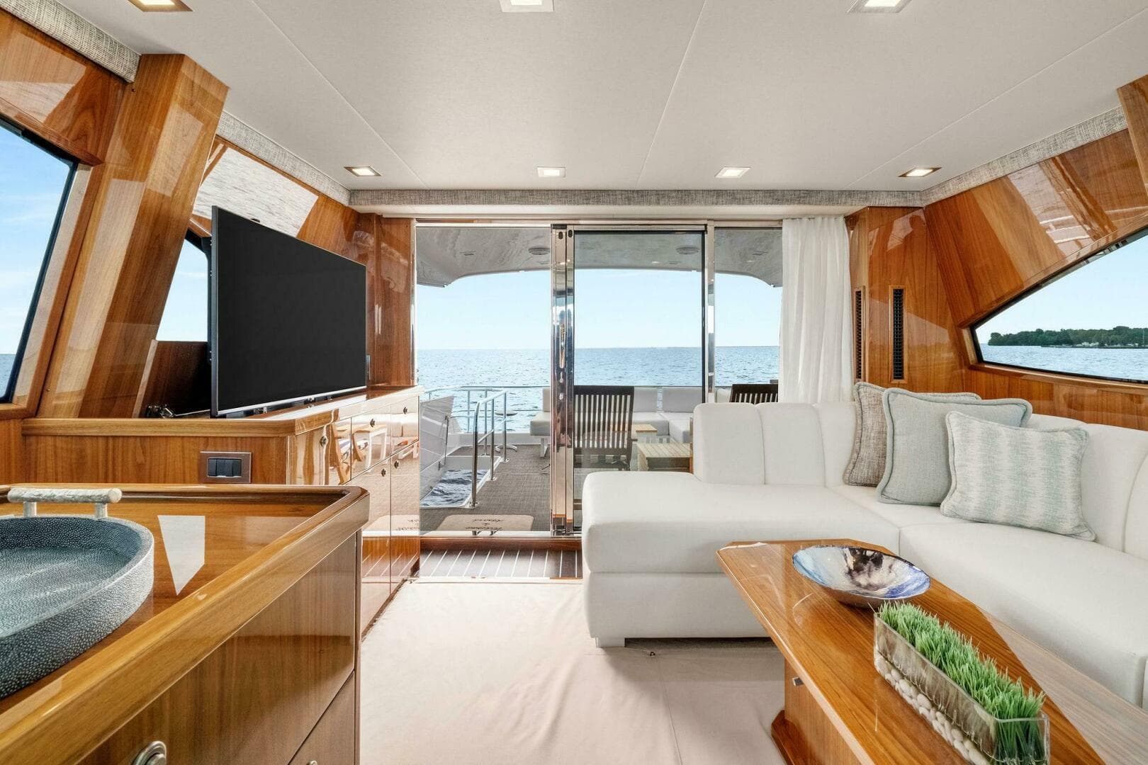 2022 Viking 75 — photo 39