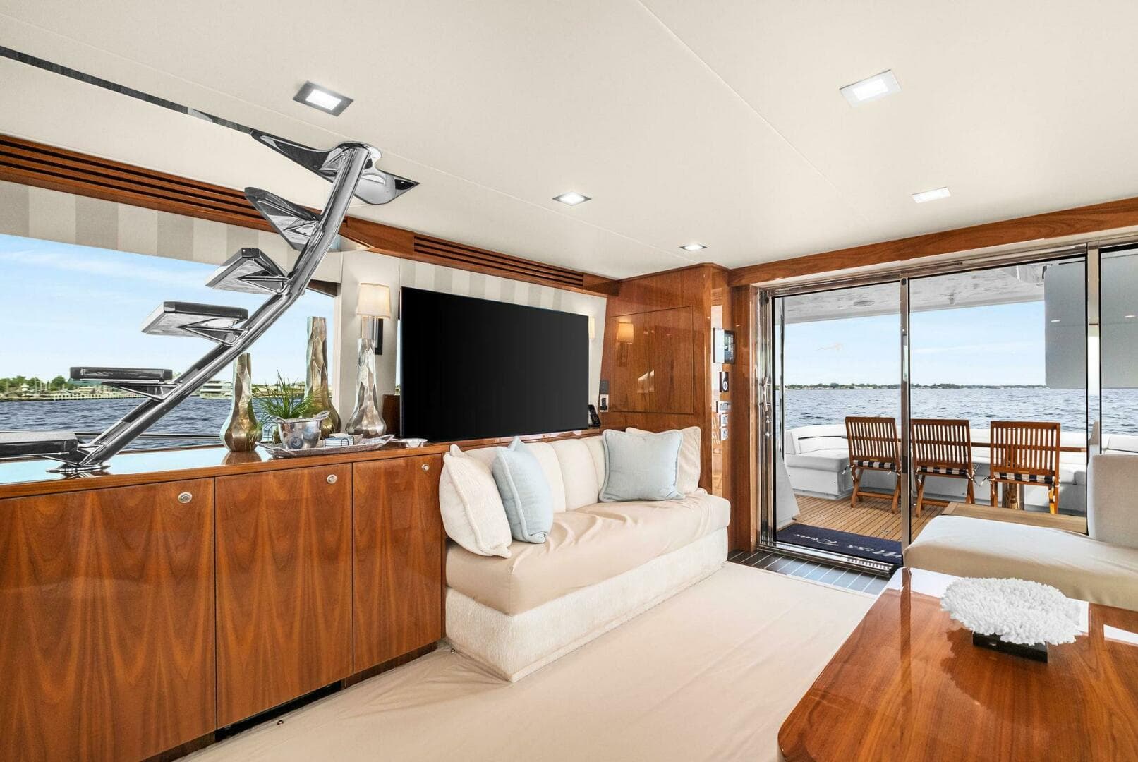 2022 Viking 75 — photo 60