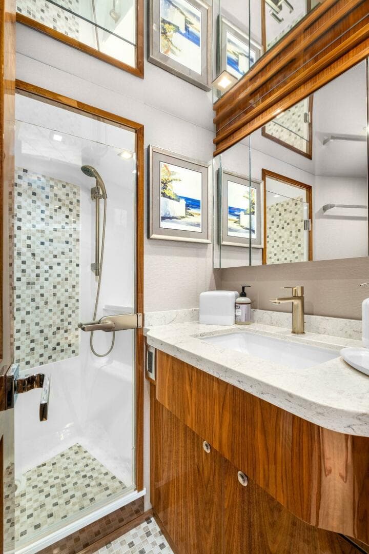 2022 Viking 75 — photo 76