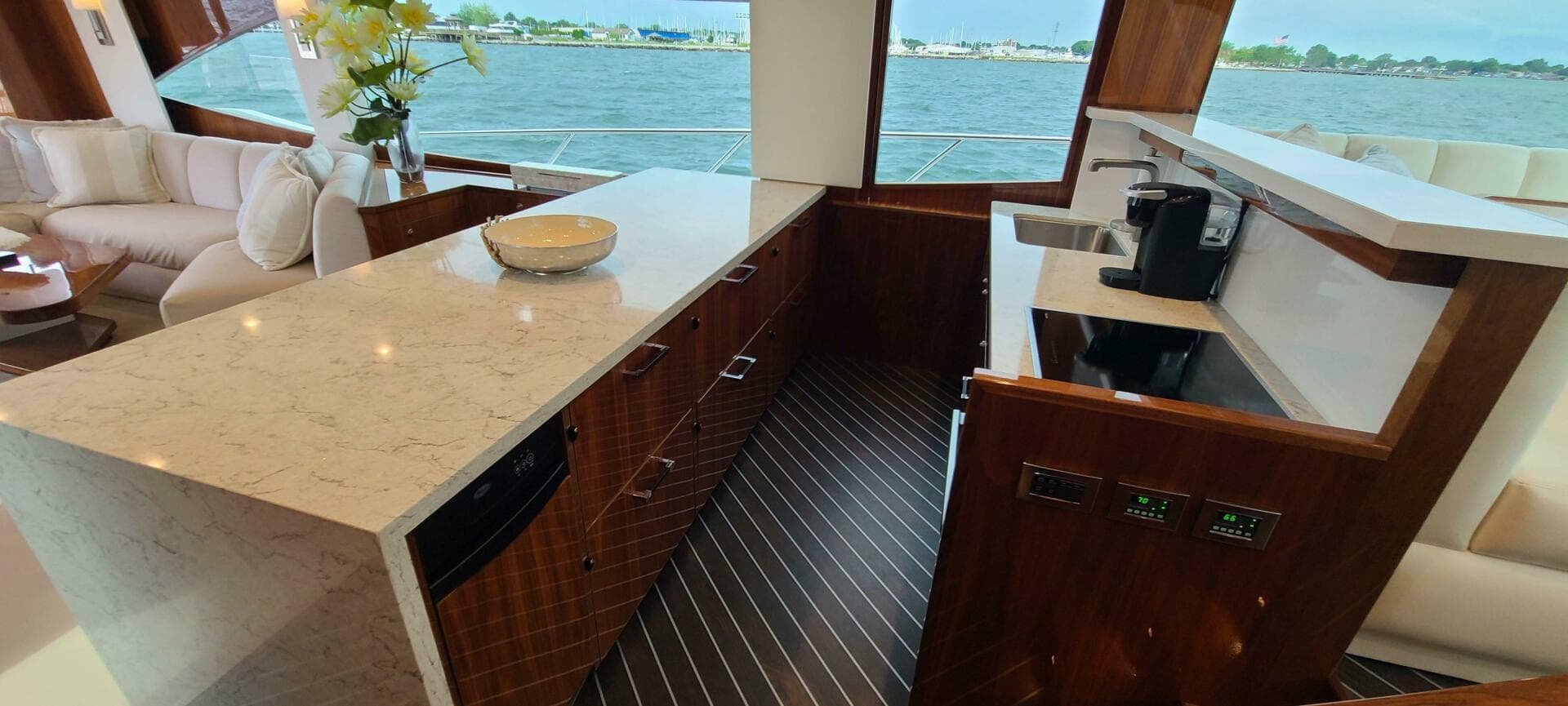 2022 Viking 75 — photo 73