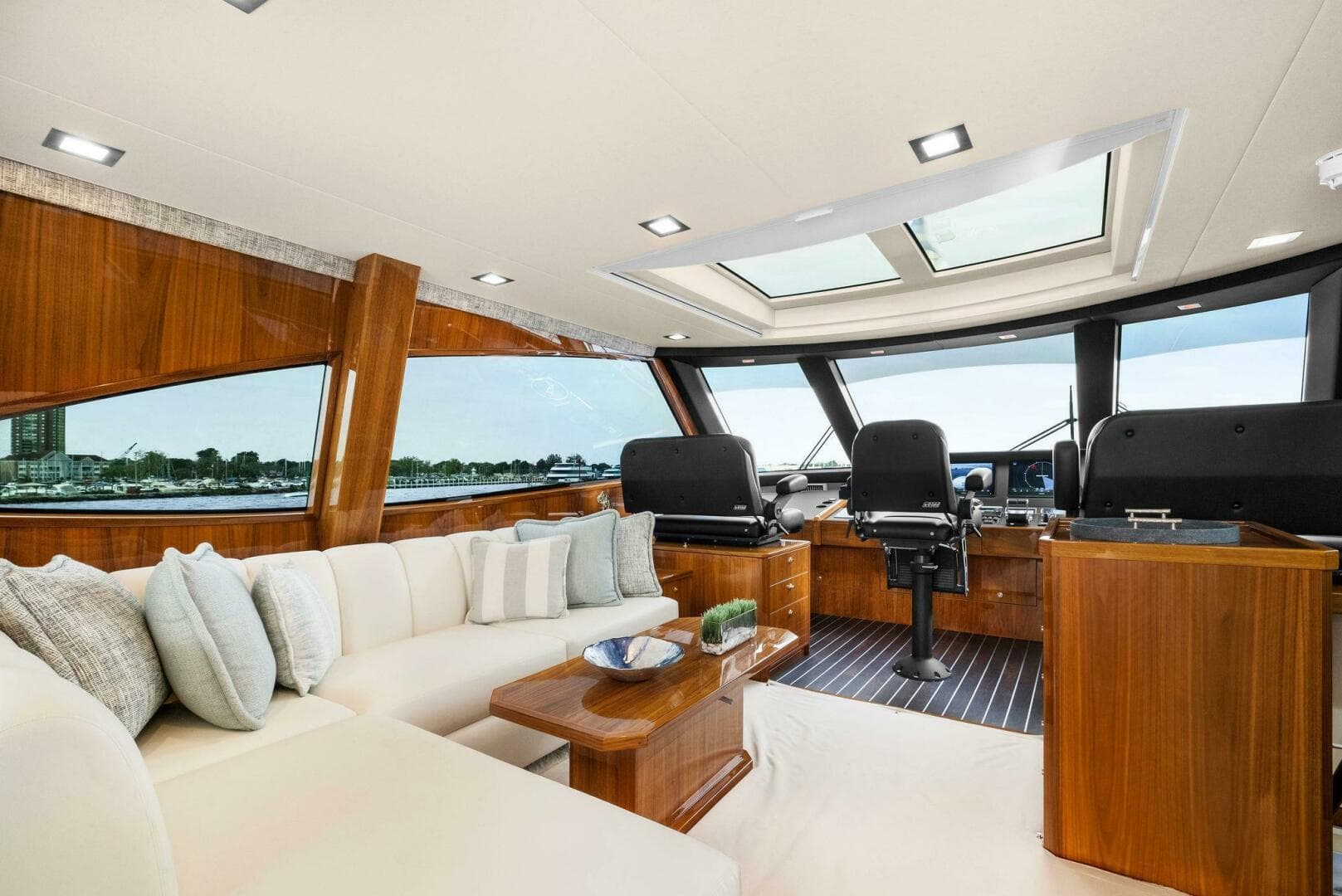 2022 Viking 75 — photo 33