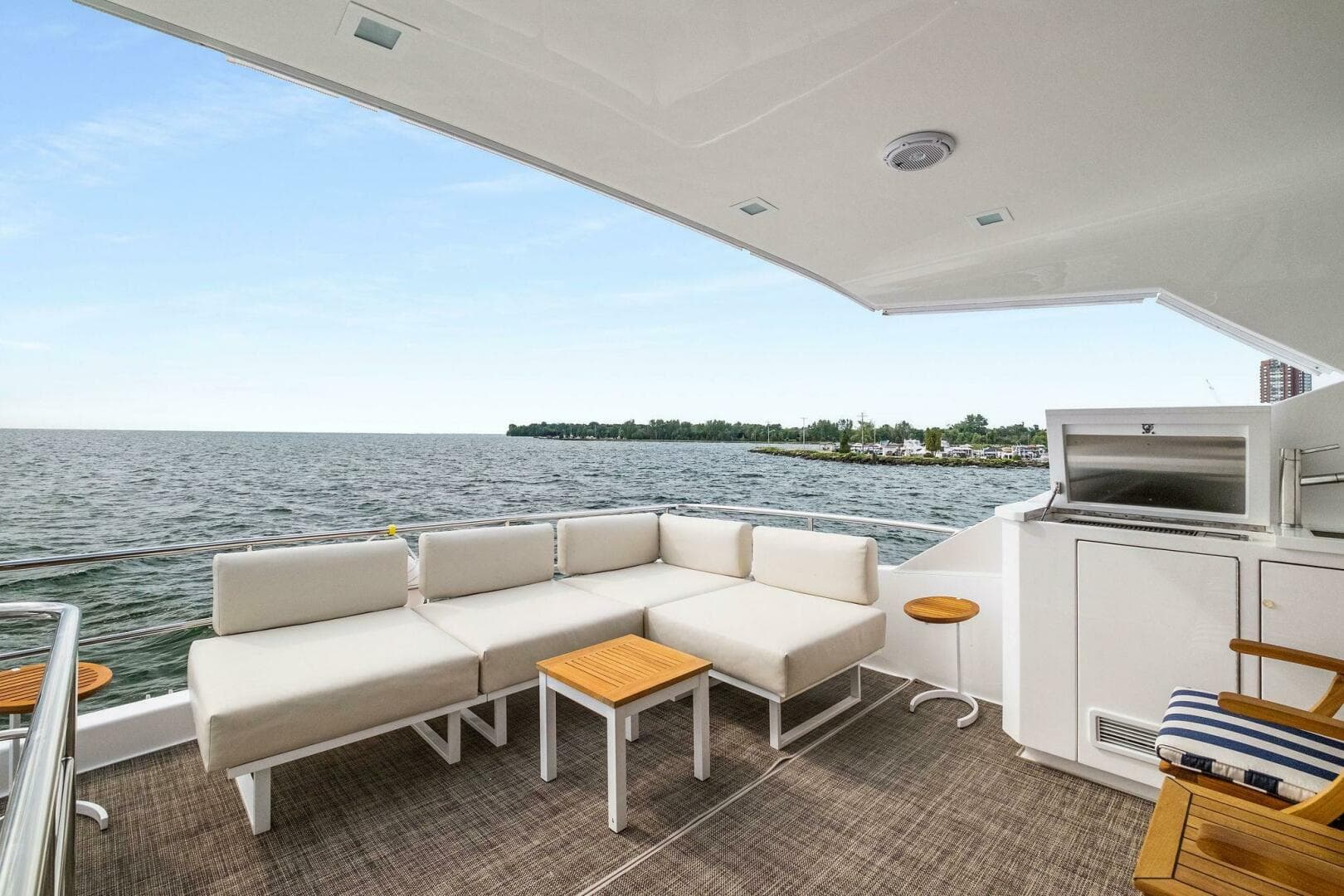 2022 Viking 75 — photo 27