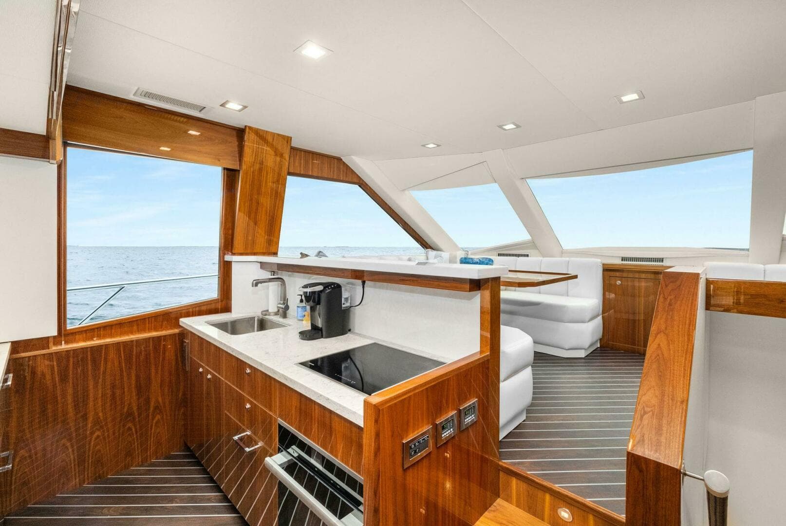2022 Viking 75 — photo 21
