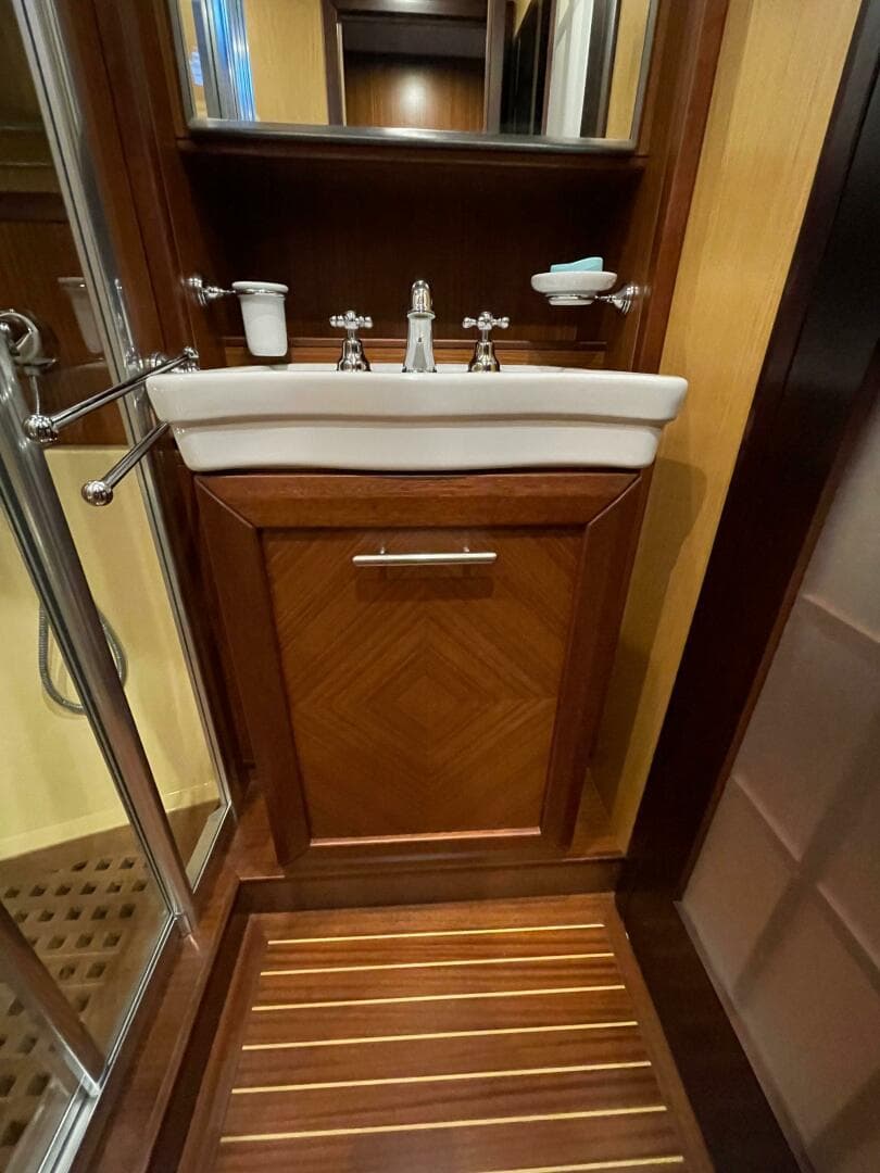 2006 Mochi Craft 74 Dolphin — photo 55