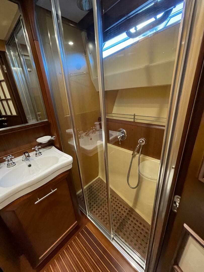 2006 Mochi Craft 74 Dolphin — photo 58