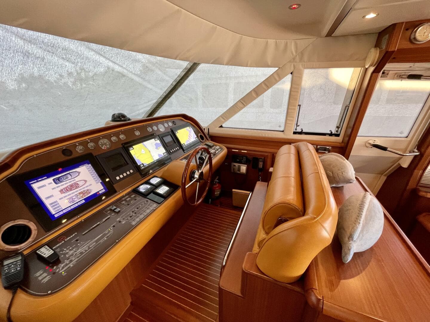 2006 Mochi Craft 74 Dolphin — photo 26
