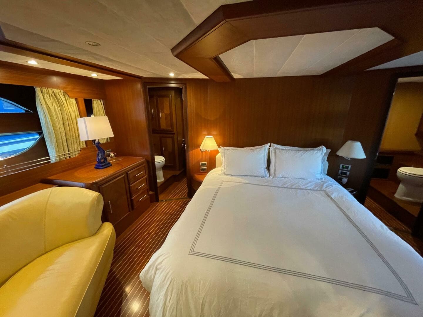 2006 Mochi Craft 74 Dolphin — photo 60