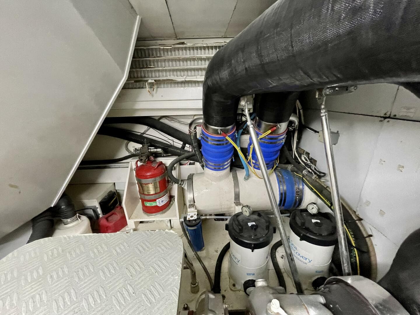 2006 Mochi Craft 74 Dolphin — photo 35