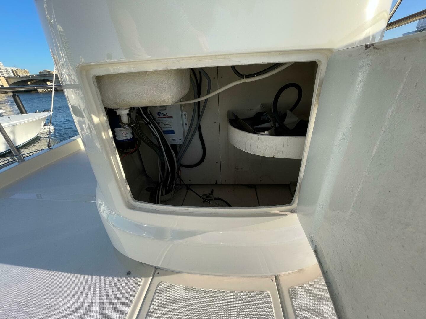 2006 Mochi Craft 74 Dolphin — photo 44