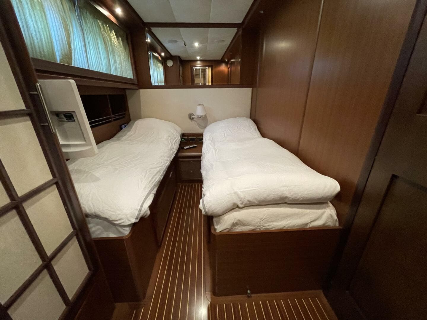 2006 Mochi Craft 74 Dolphin — photo 12