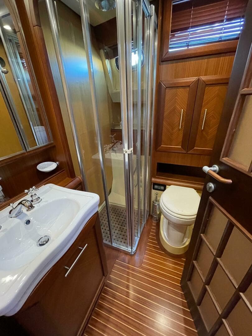 2006 Mochi Craft 74 Dolphin — photo 65