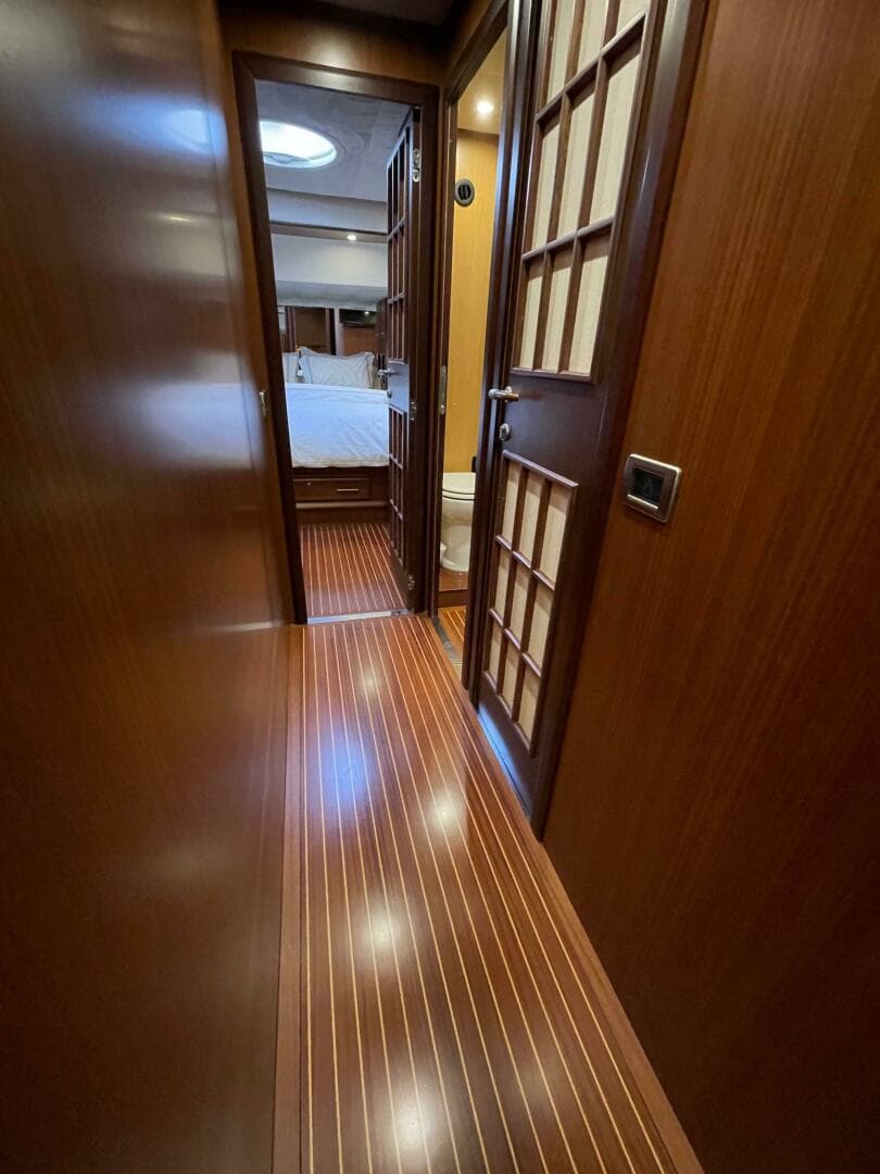 2006 Mochi Craft 74 Dolphin — photo 66