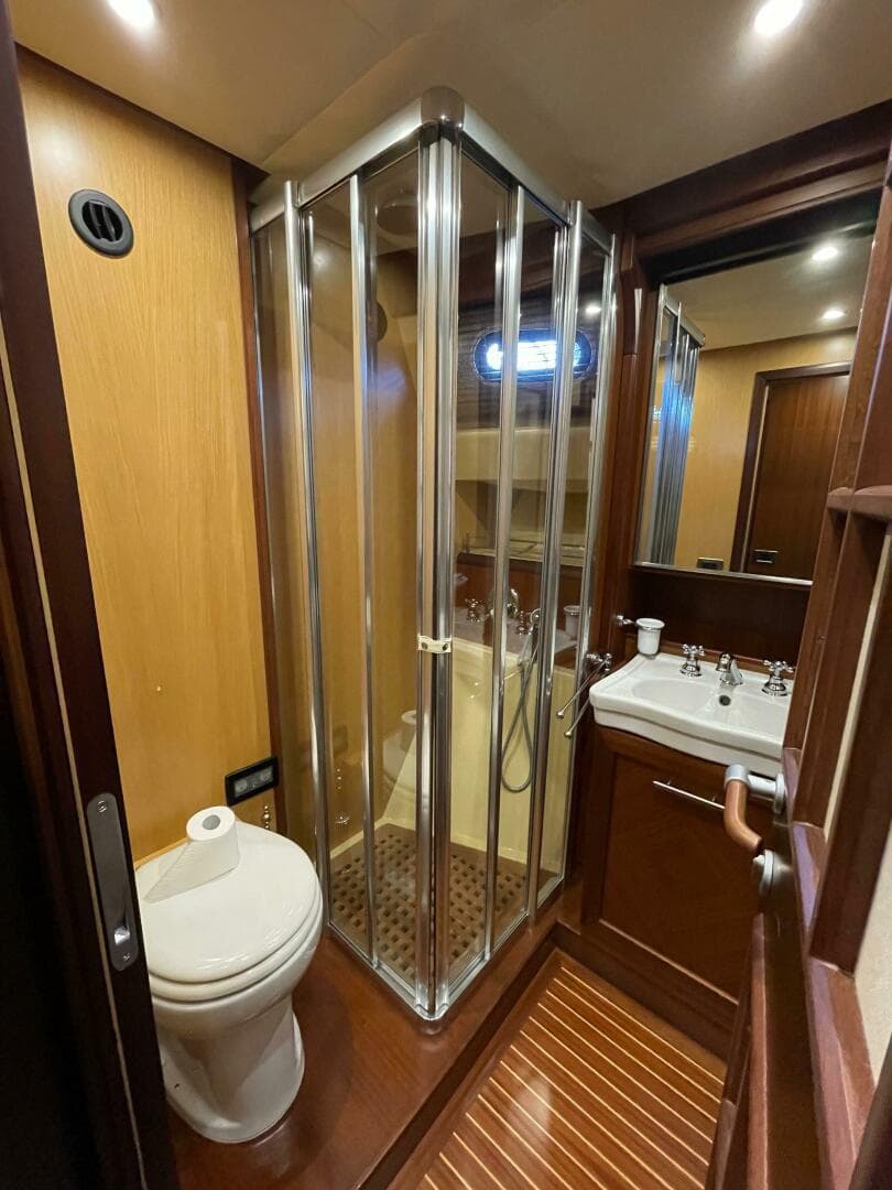 2006 Mochi Craft 74 Dolphin — photo 54