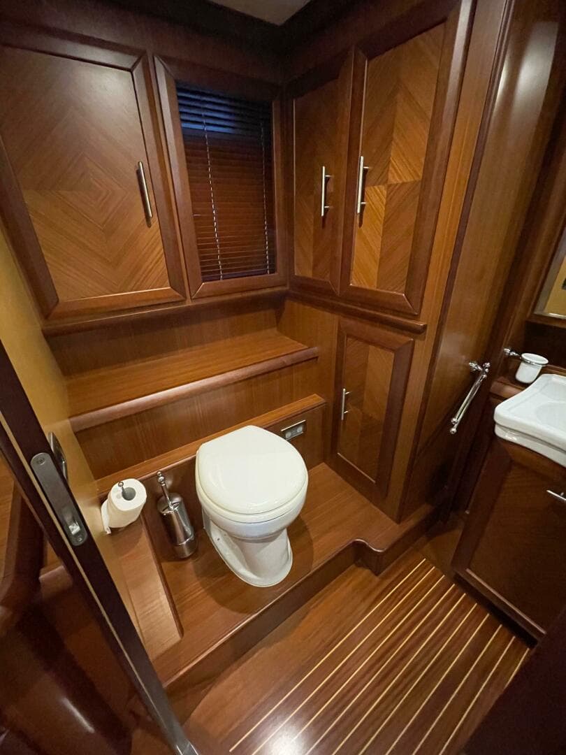 2006 Mochi Craft 74 Dolphin — photo 61