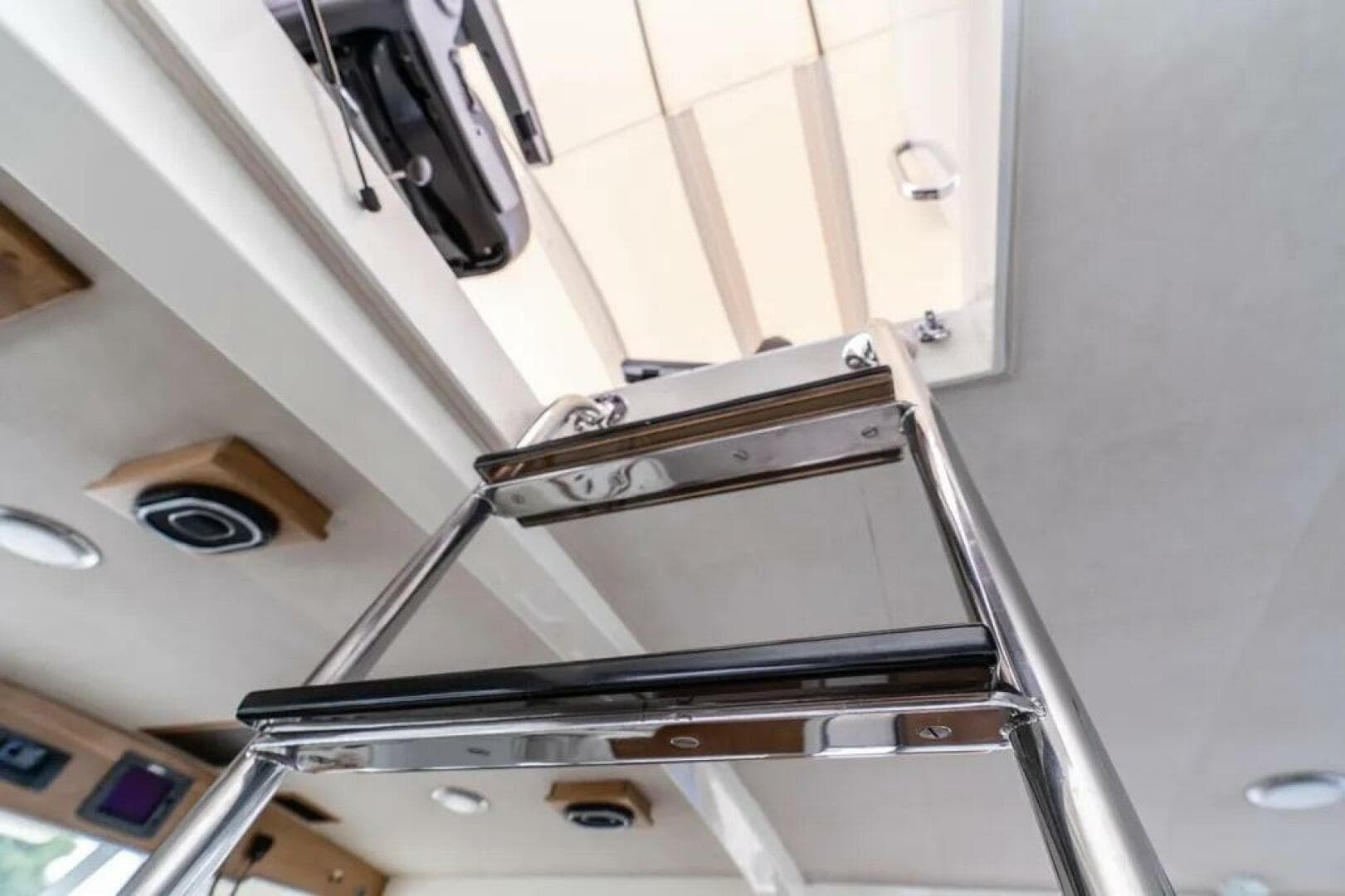 1986 Bertram 58 Flybridge — photo 41