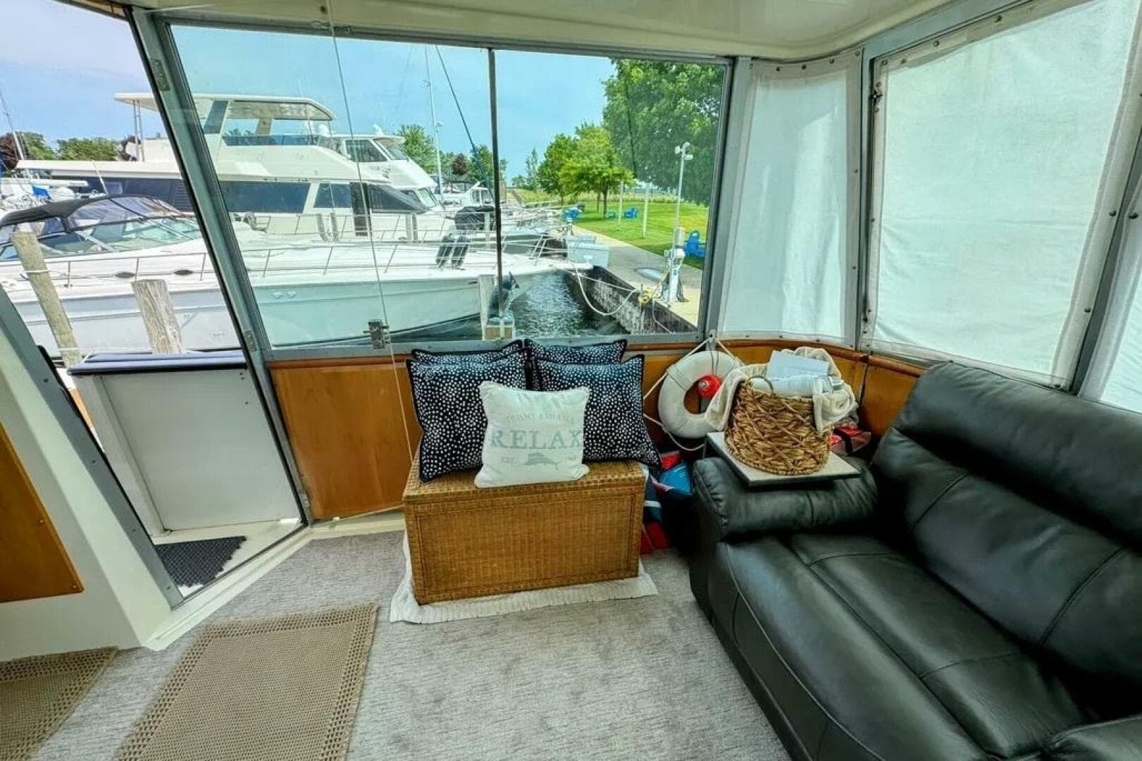 1986 Bertram 58 Flybridge — photo 42