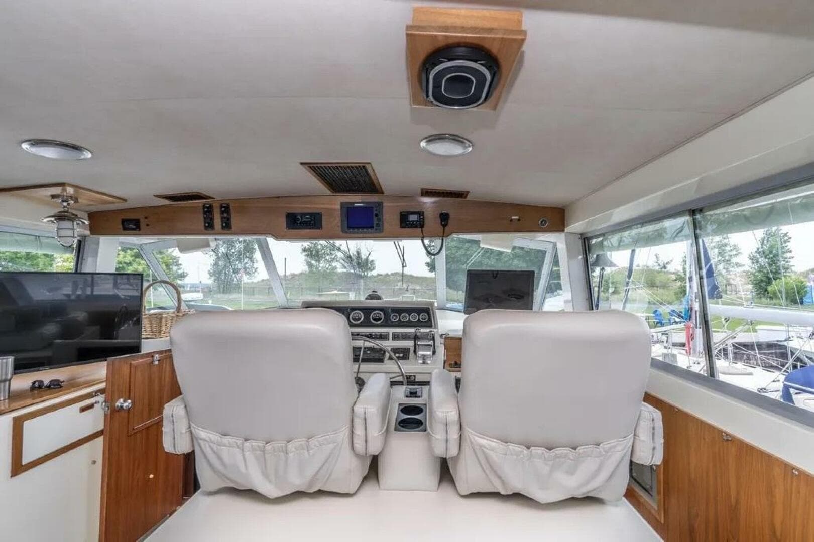 1986 Bertram 58 Flybridge — photo 61