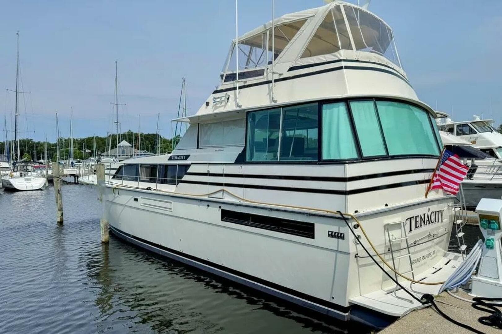 1986 Bertram 58 Flybridge — photo 10
