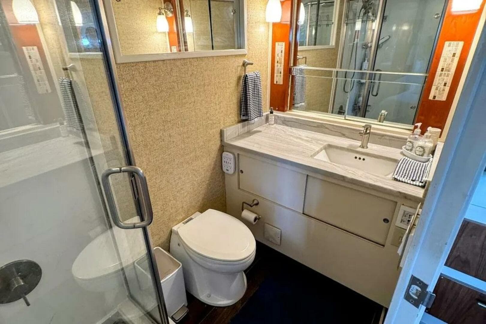 1986 Bertram 58 Flybridge — photo 95