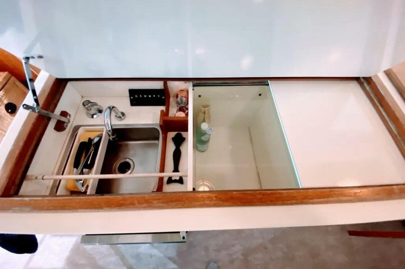 1986 Bertram 58 Flybridge — photo 63