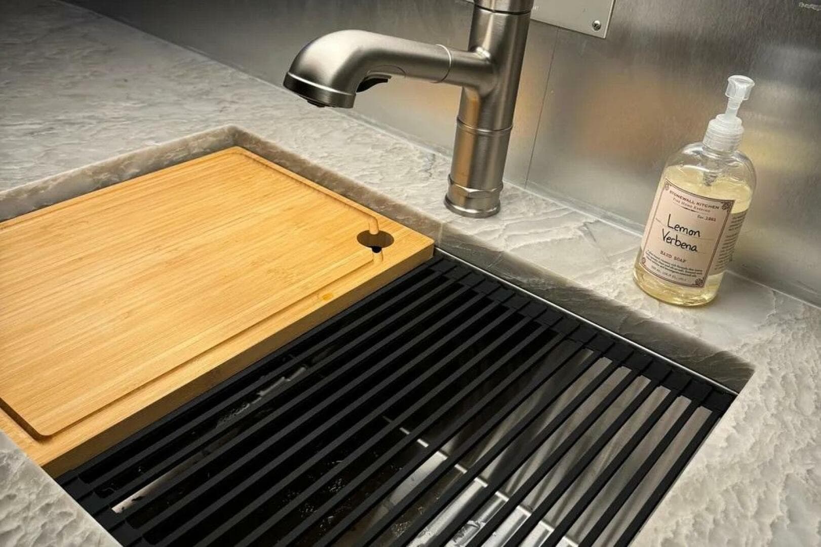 1986 Bertram 58 Flybridge — photo 87