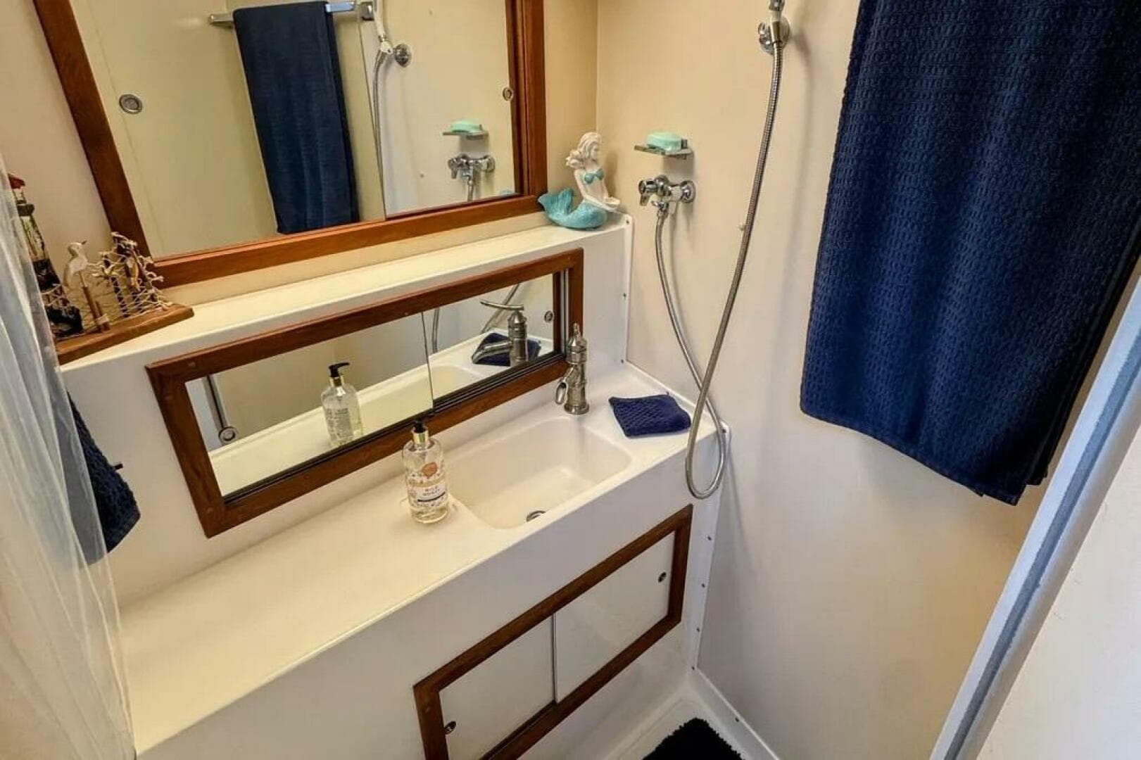 1986 Bertram 58 Flybridge — photo 110