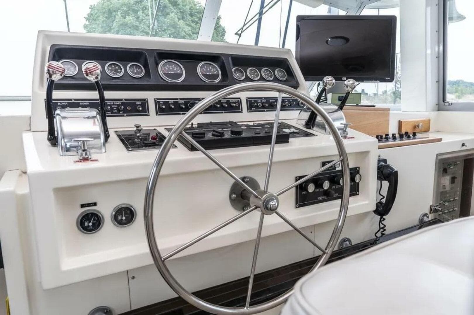 1986 Bertram 58 Flybridge — photo 56