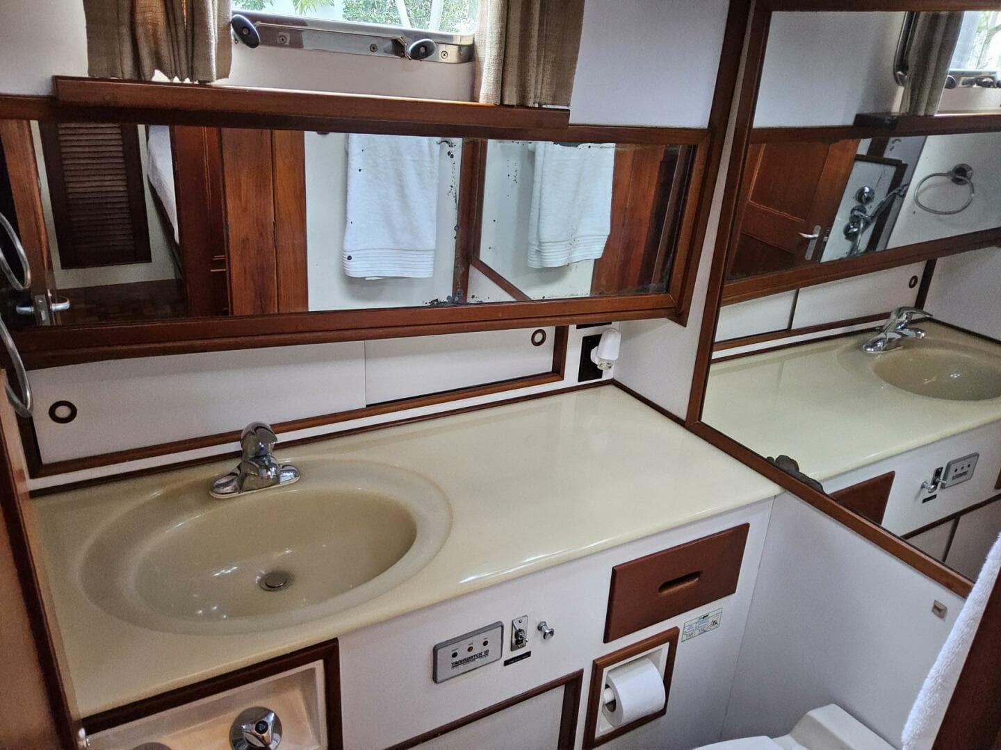 1997 Grand Banks Europa — photo 34