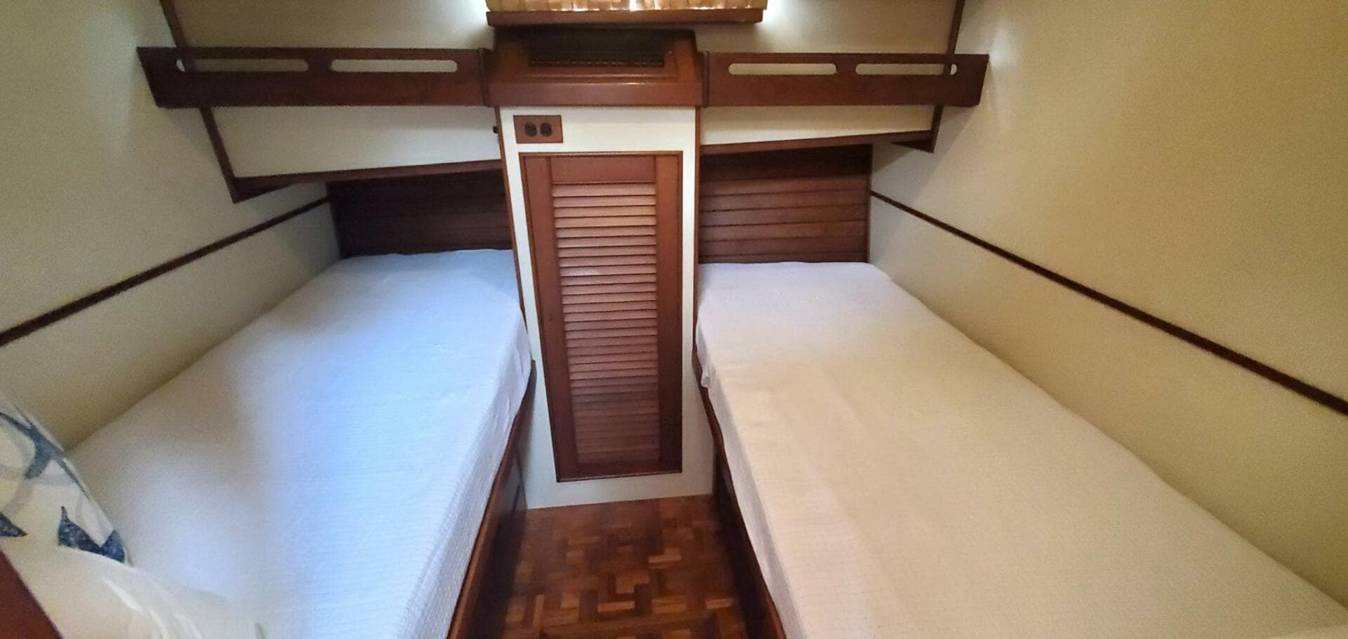 1997 Grand Banks Europa — photo 33