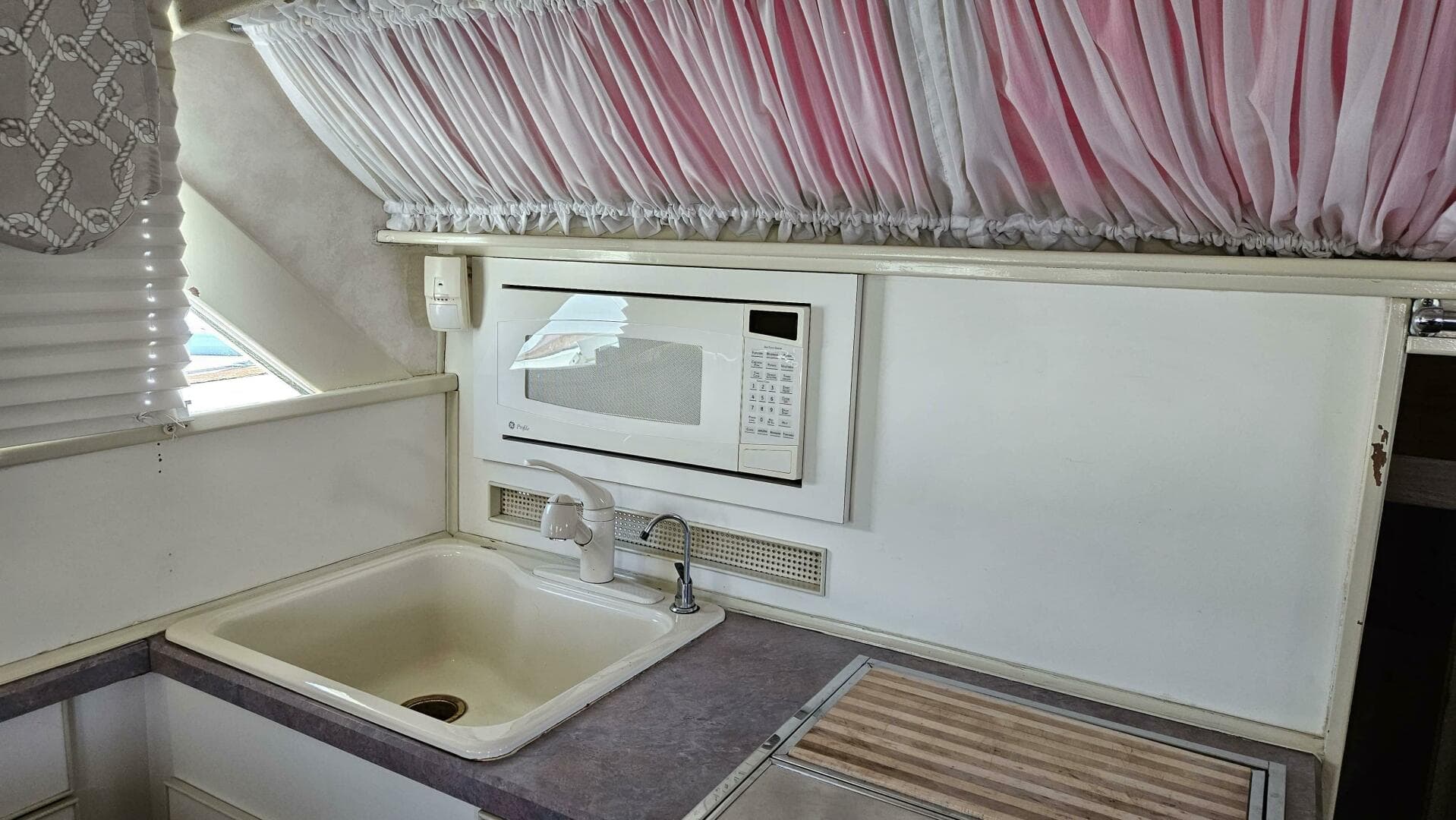 1971 Chris-Craft 47 Commander — photo 31