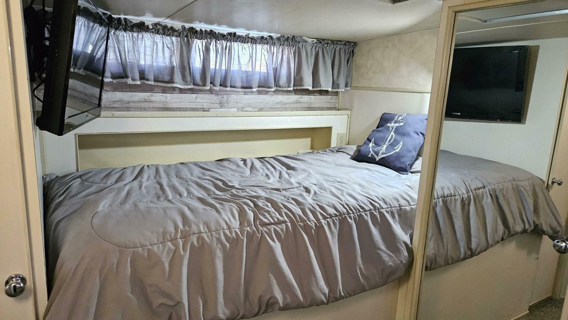 1971 Chris-Craft 47 Commander — photo 45