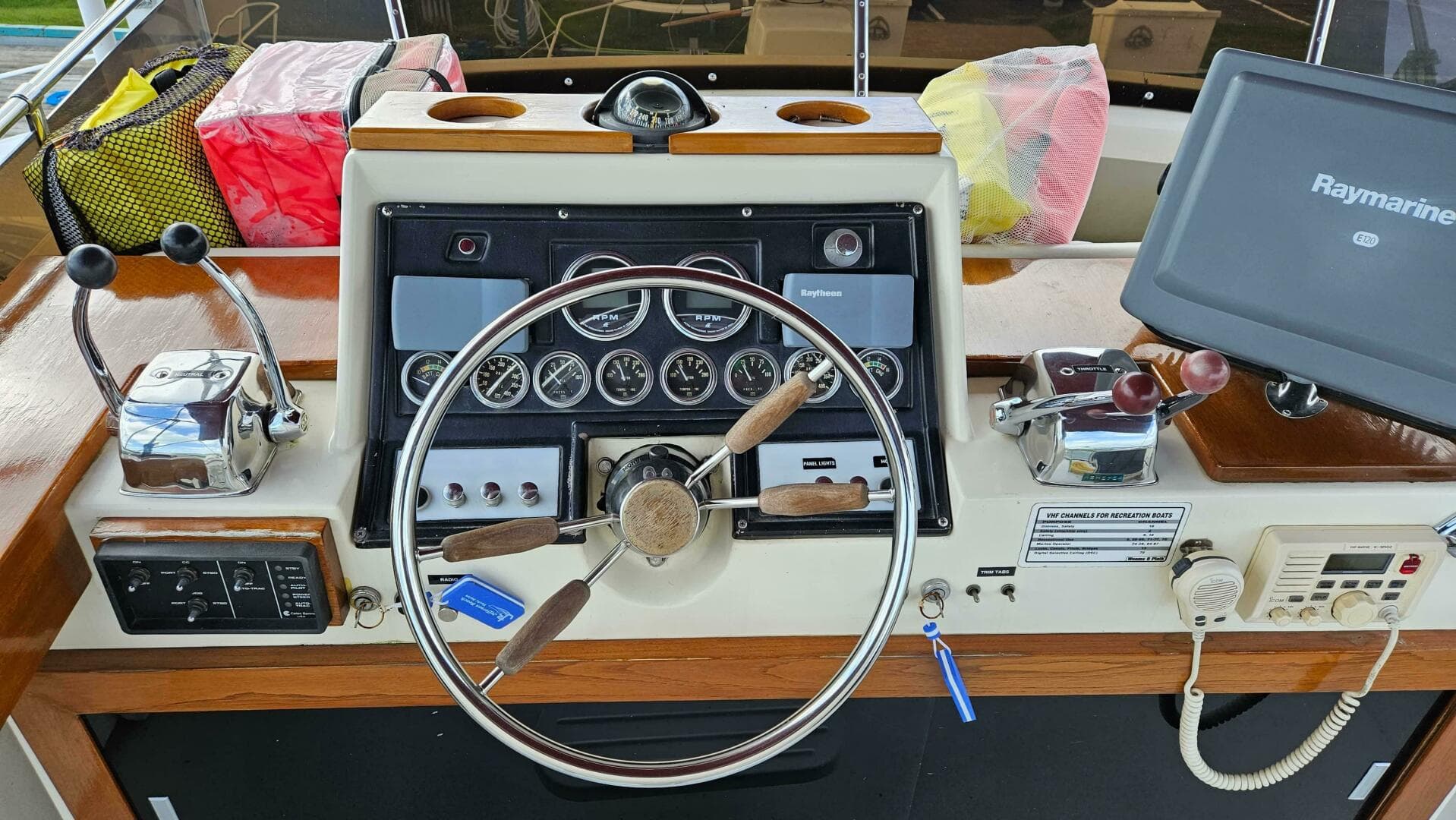 1971 Chris-Craft 47 Commander — photo 73