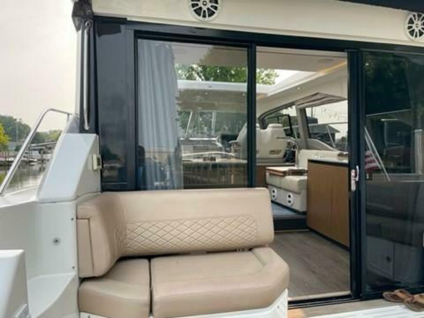 2017 Sea Ray 460 Sundancer — photo 34