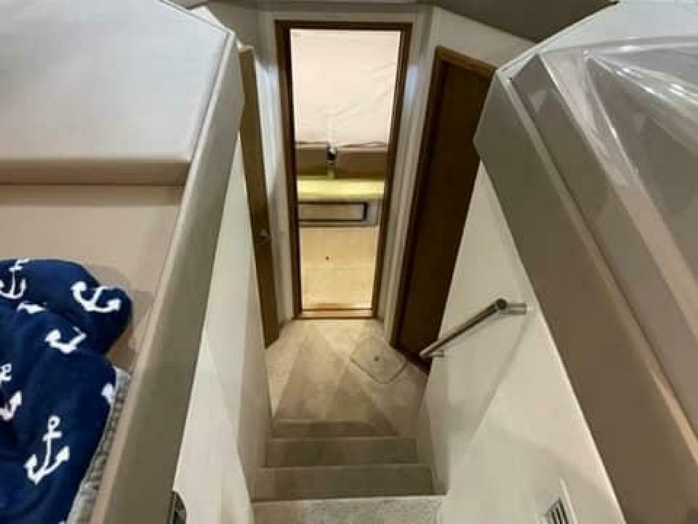 2017 Sea Ray 460 Sundancer — photo 55