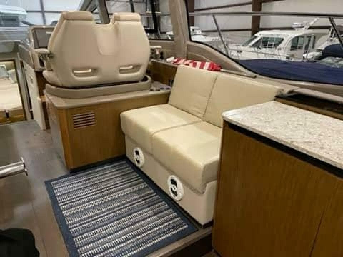 2017 Sea Ray 460 Sundancer — photo 29